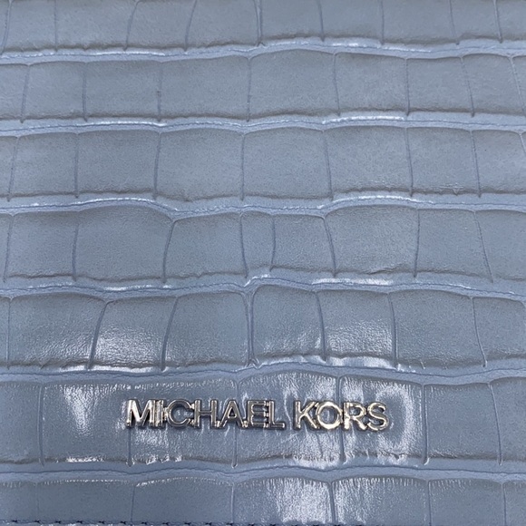 MICHAEL KORS MERCER SMALL CLUTCH XBODY PALE BLUE - Picture 15 of 16